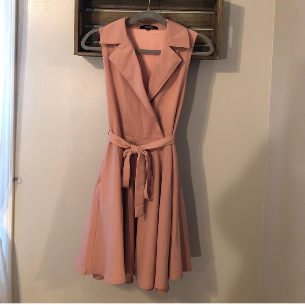 Sleeveless dress